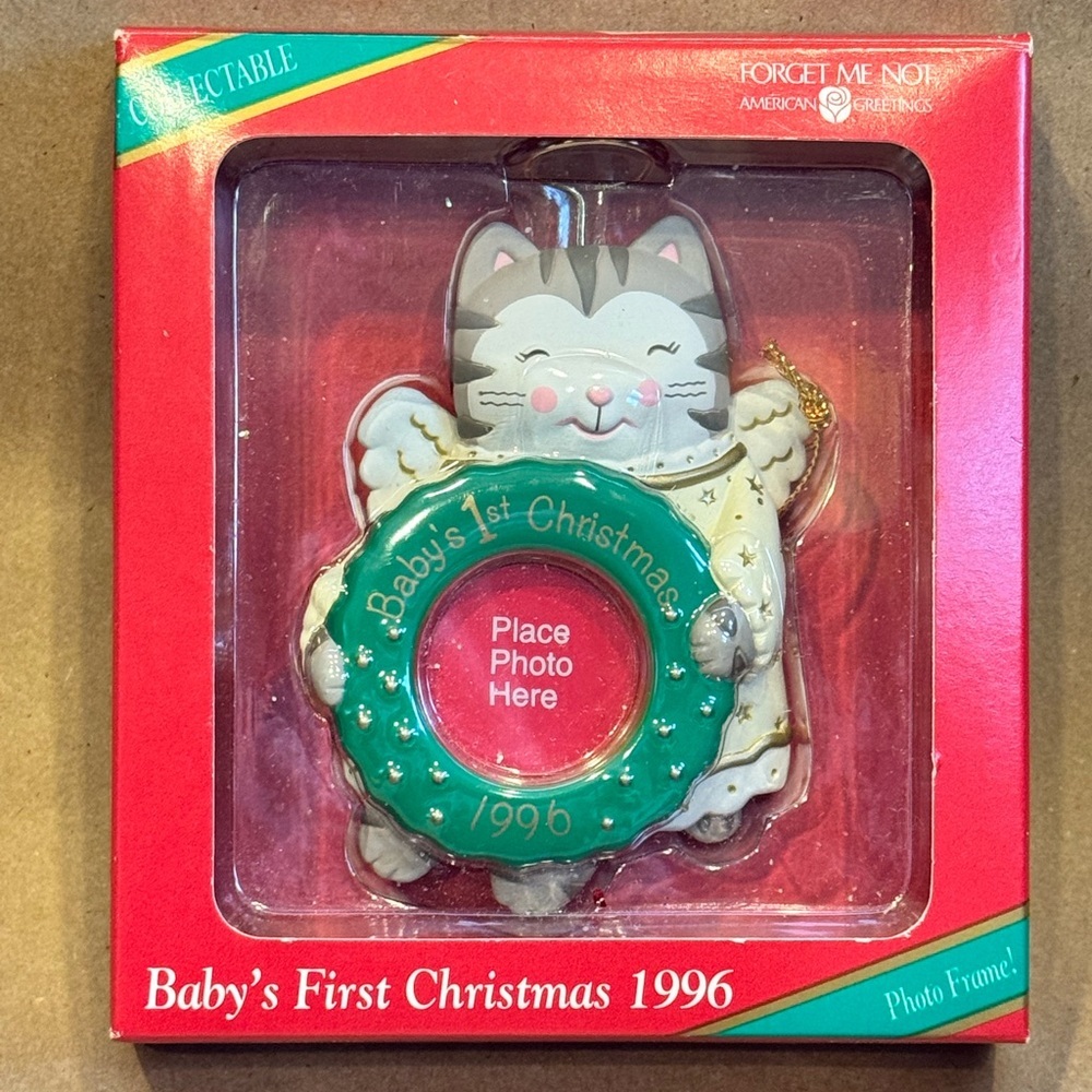 NWT Carlton Cards 1996 Baby’s First Christmas Cat Wreath Photo Frame Ornament.